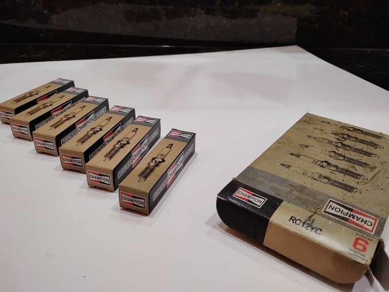 6 CHAMPION COPPER PLUS RC12YC SPARK PLUGS. NEW. REPLACES BRIGGS & STRATTON 491055S COPPER PLUGS image