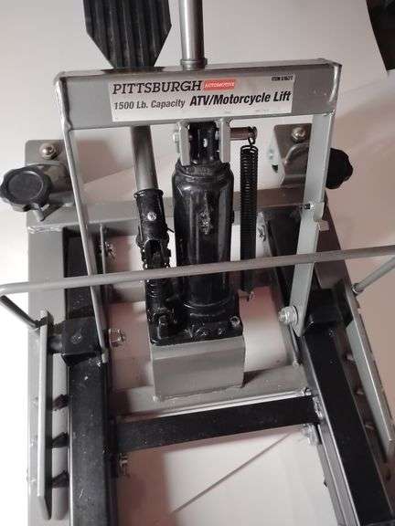 PITTSBURGH ATV/MOTORCYCLE LIFT 1500 LB  CAPACITY. very little use. image