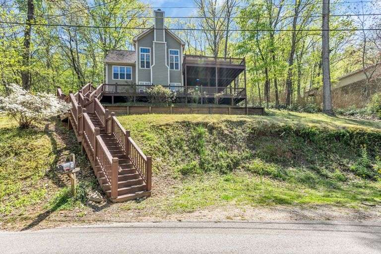 5 Bed 3 Bath Pickwick Home image