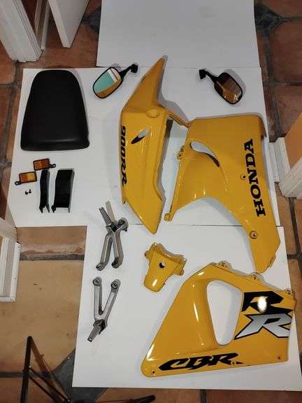 1998 HONDA CBR 900RR Selection of body parts, 3 cowls, pair of mirrors, rear passenger seat, frame covers, marking reflectors, pair rear foot pegs and brackets, rear fairing cover. Genuine HONDA Parts. image