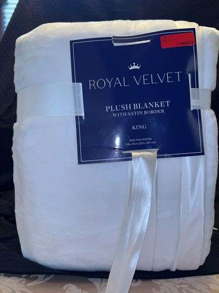 NEW Royal Velvet King Size (108 x 90) Plush Blanket with Satin Border image