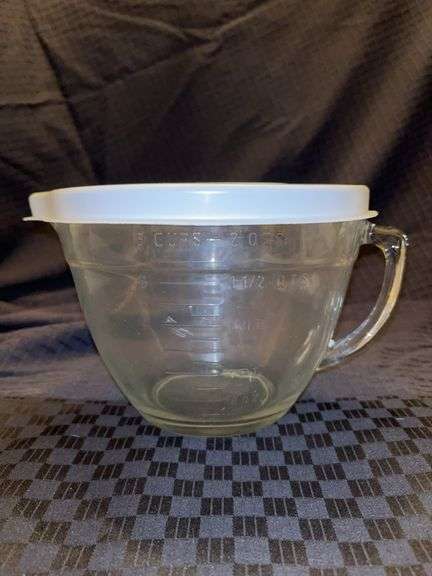 Pampered Chef Class Batter Bowl with Lid….8 cups image