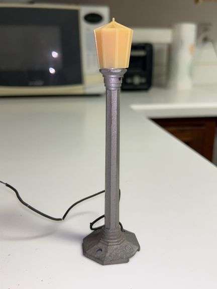 Vinrage (1950s) Lionel Street Lamp image