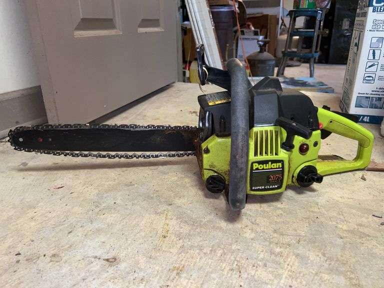 POULAN 2075 Super Clean Pioneer Plus Chainsaw with hard shell case….not tested….its not rusted - just needs cleaned image