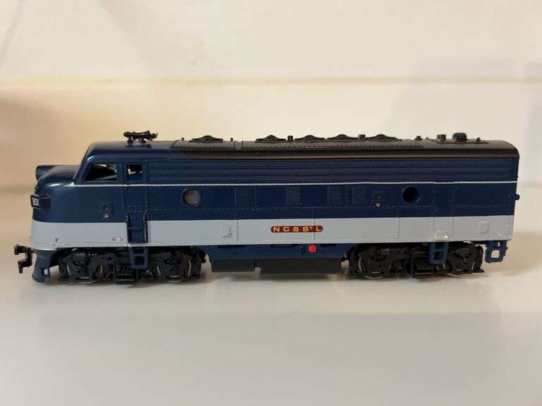 HO Gauge NC & StL Locomotive #801….like new condition but no box image