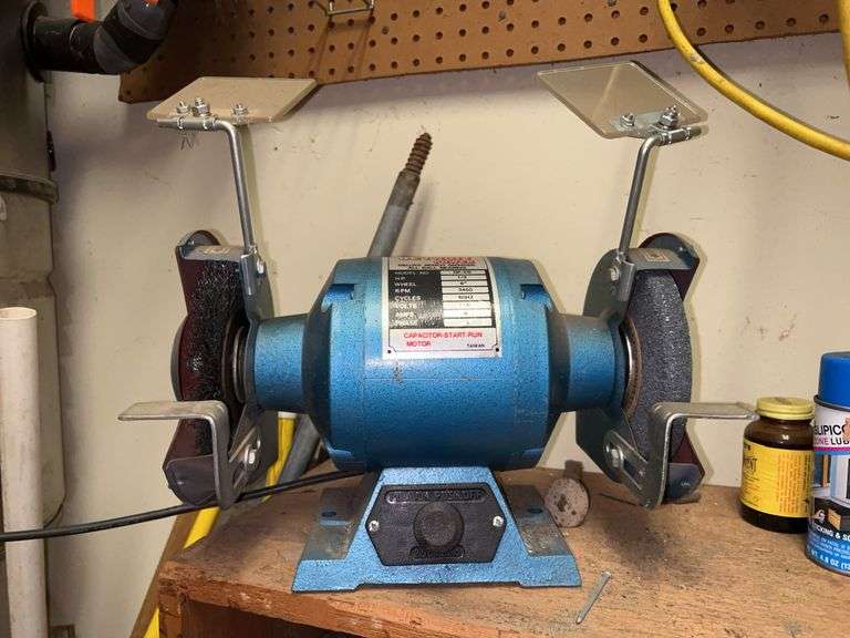 Detroit Power Deluxe Bench Grinder - 1/2HP, 6” wheel - in working condition image
