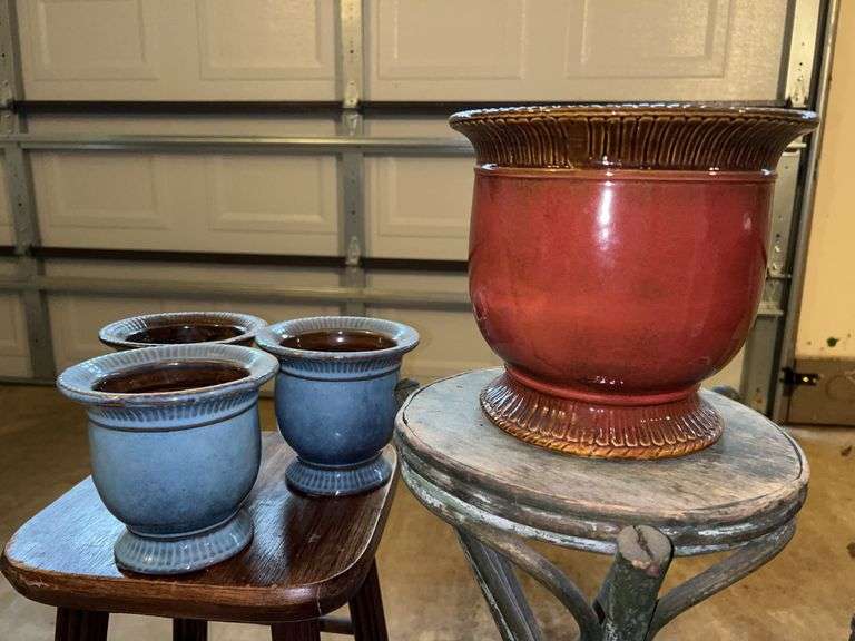 Set of (4) ceramic flower pots…..large is 8-2/4”D x 8” tall…..smaller is 5-1/2”D x 5-1/2” tall image
