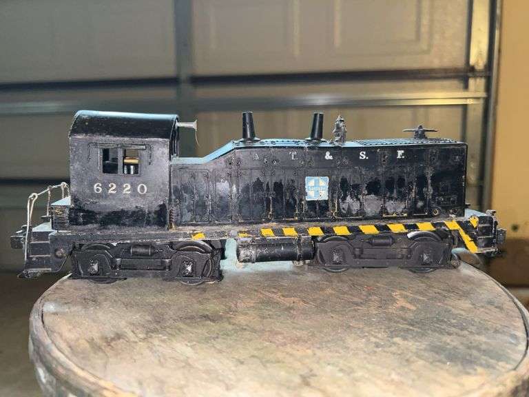 Vintage Lionel Postwar 6220 A.T. & S.F. (Santa Fe) NW2 diesel switcher model train locomotive image