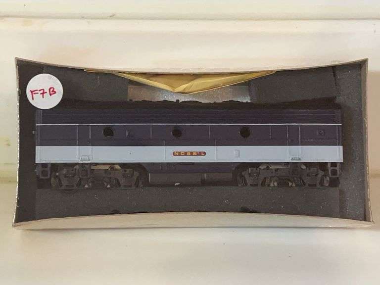 NIB HO Gauge Athearn Trains In Miniature NC & STL F7B Undecorated image
