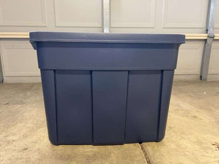 Rubbermaid Roughneck 18 gallon storage tote image