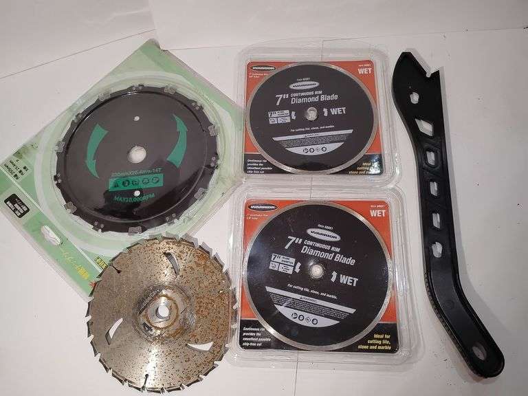 Selection Saw Blades (tile & wood) and Push Stick image