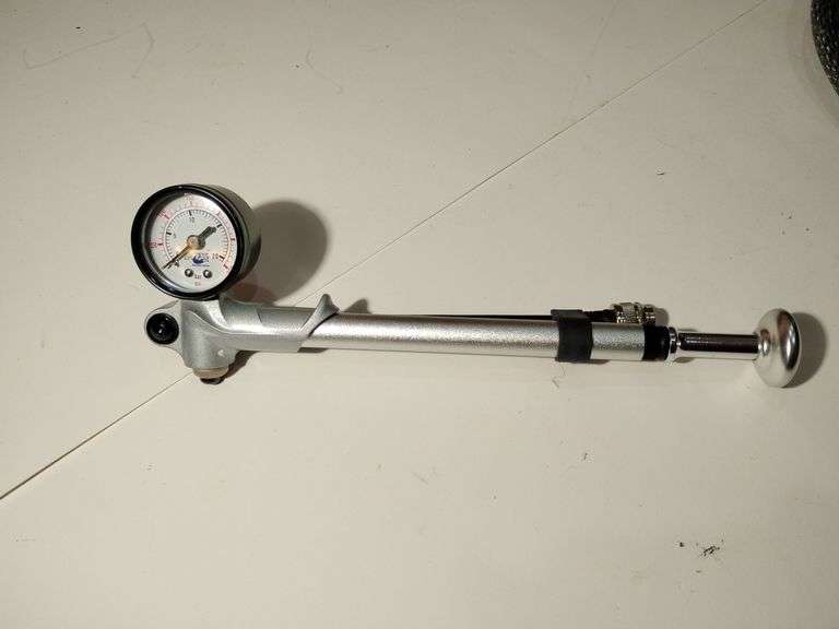 Fox Racing Shox High Pressure Shock Pump 300 psi. Aluminum image