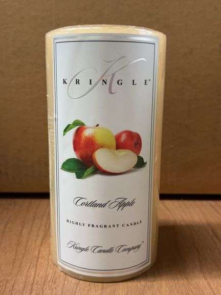 NEW Kringle Candle 22oz pillar candle…..Cortland Apple scent image