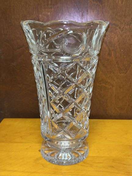Fifth Avenue “Brighton” Lead Crystal Flower Vase…..9” tall image