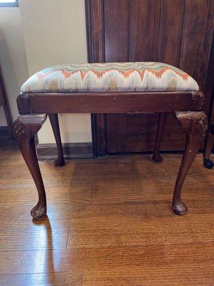 Queen Anne-style bench with shell carved knees…..22-3/4 x 16-1/2 x 20 tall…..shows wear from normal use image