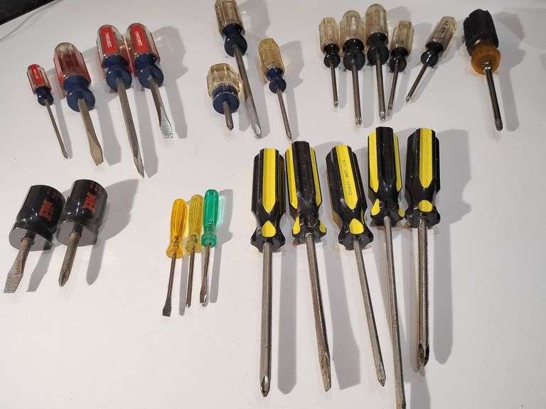 Selection Screwdrivers, Craftsman, Stanley, Popular Mechanics. Used image