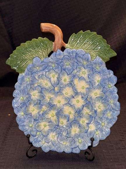 Beautiful Fitz and Floyd Essentials Hydrangea Plate…..8 x 9-1/4 tall image