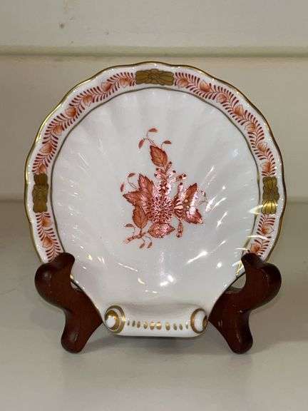 Herend Medium Shell Dish - Rust…..4W x 4-1/4 tall…..stand is included image