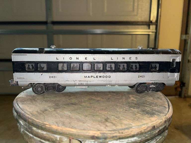 Vintage 1952 Lionel 2421 (Maplewood) Passenger Coach image