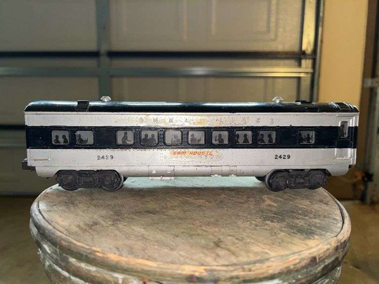 Vintage 1952 Lionel 2429 (Livingston/Sam Houston) Passenger Coach image