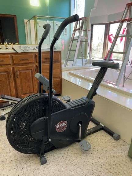 EXCEL 290 Training System……..operates smoothly….monitor needs batteries image