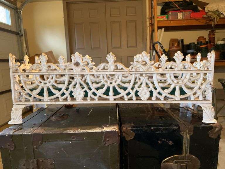 White wrought iron rectangular planter…..25-1/2 x 7-1/2 x 9-1/2 tall…..needs cleaned from being in garage image