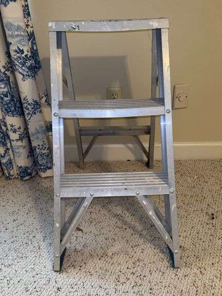 3-step aluminum step ladder image