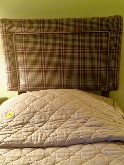 Pair of twin beds INCLUDES EVERYTHING IN PICS RELATED TO BEDS...