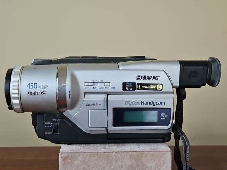 Sony Digital8 handicam model DCR-TRV120 w/battery & charger UNTESTED...