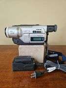 Sony Digital8 handicam model DCR-TRV120 w/battery & charger UNTESTED...