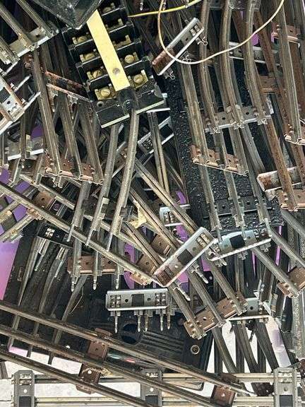 60qt Clear View tub of Lionel O Gauge train tracks, MARX controllers, bridge, trestle…..there is rust and guarantees that set is complete….please see all pics, especially seller’s pic of complete setup