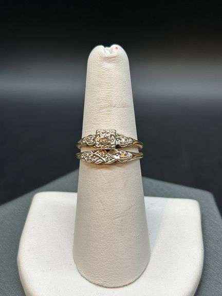 Vintage 14K yellow gold wedding ring set…..diamonds are not tested…..size 6-1/2…..4 grams…..marked Cardinal inside band