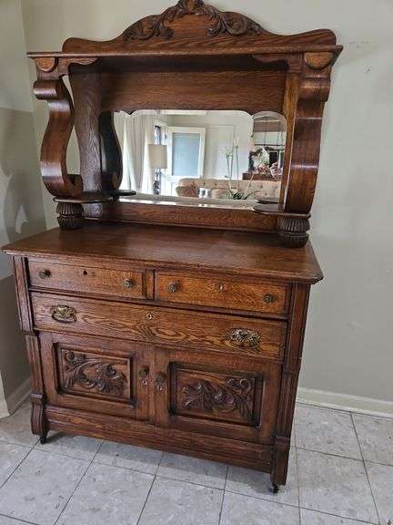 Gorgeous Vintage Quarter Sawn Oak Sideboard 48x24x38 w/Mirror 48.25x39.75 Both in Excellent Vintage Condition CONTENTS INCLUDED... image