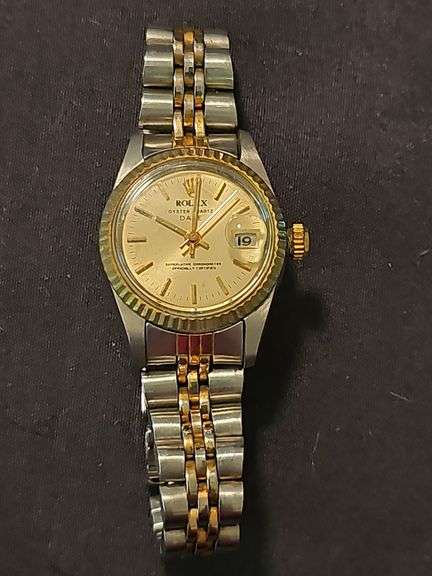 Ladies watch. Rolex replica, NOT authentic. Not working.