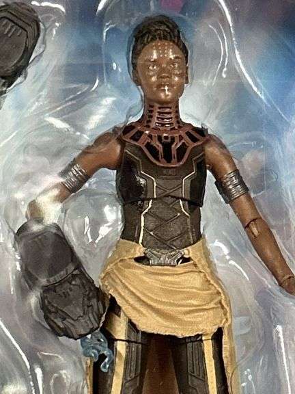 Marvel Legends Series Black Panther SHURI action figure with Build A Figure Hulk piece