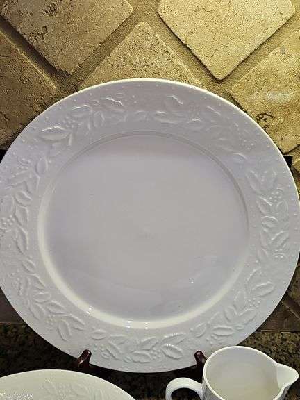 Libby Holly Berry dishes.  two 12-in plates, two 9 inch vegetable bowls, two creamers, two sugar bowls with lids.