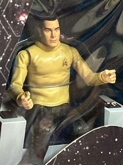 Diamond Select Star Trek Celebrating 40 Years Captain Pike and Command Chair