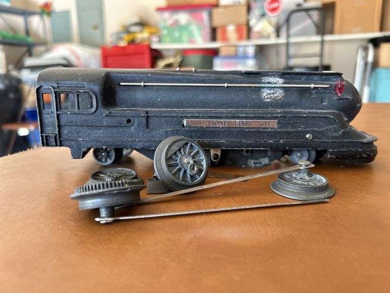 Selection of (3) Lionel train cars (2 are I need one for repair so please see all pics)