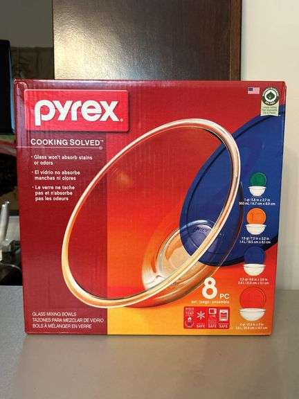 NIB PYREX 8-piece Glass Mixing Bowl Set…..each has its own lid…..see pics for sizes…..box is sealed