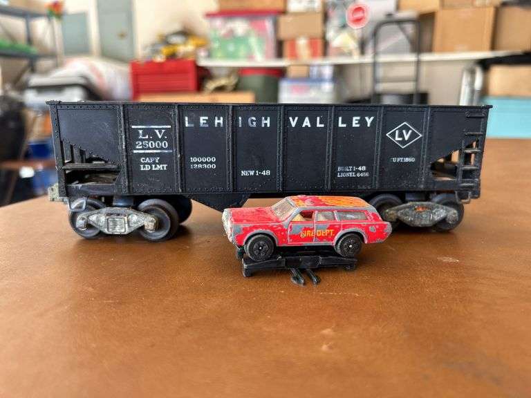 Lionel Lehigh Valley (L.V. 25000) Rail Car with vintage die cast Playart fire department station wagon