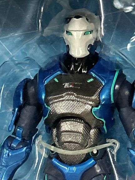 NEW FORTNITE  “CARBIDE” action figure