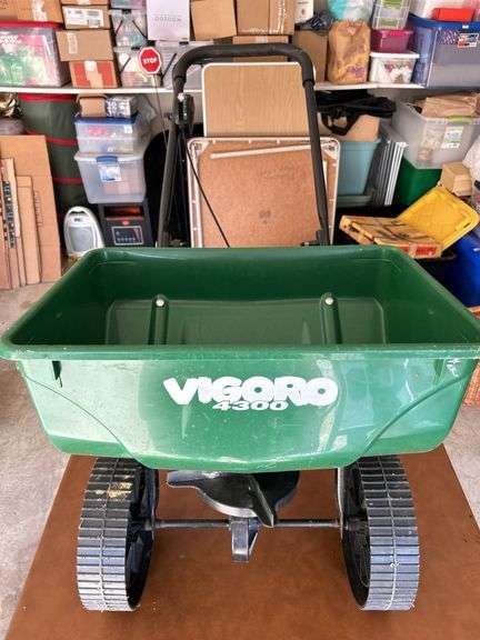 VIGORO 4309 fertilizer spreader