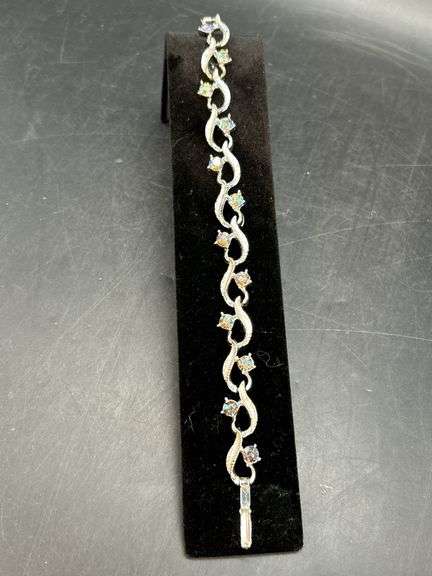 Beautiful vintage silver tone bracelet with sparkling iridescent stones…..7” long…..matching choker is lot 99