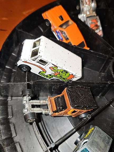 Vintage Hot wheel carrying case and cars as shown. Four redline wheels in this grouping.