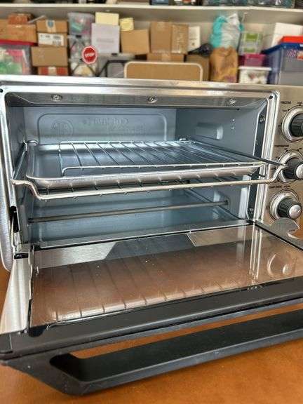Like new Cuisinart Toaster Oven