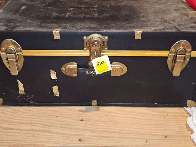 Black foot locker. No key.