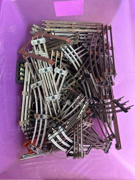 Tote full of Lionel O Gauge train track and other accessories…..there is rust and no guarantees if complete set of tracks….please see pic of seller’s complete set up