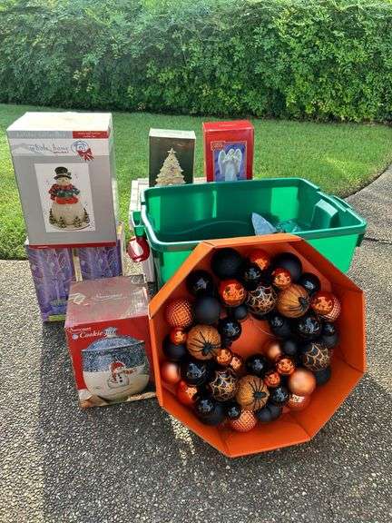 Wide variety of holiday decor…..Easter, Halloween and Christmas(see all pics)