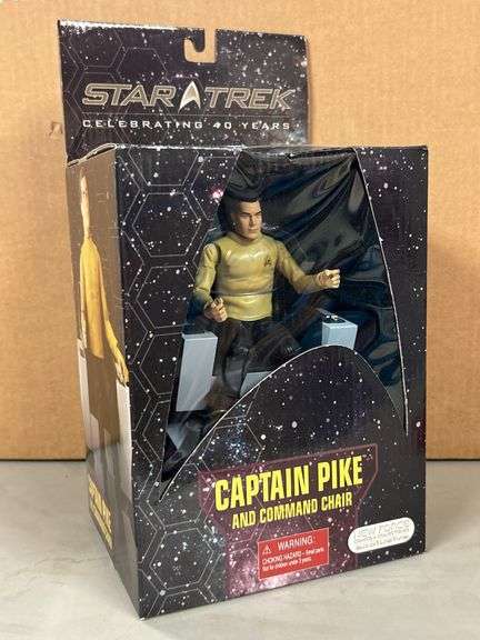 Diamond Select Star Trek Celebrating 40 Years Captain Pike and Command Chair