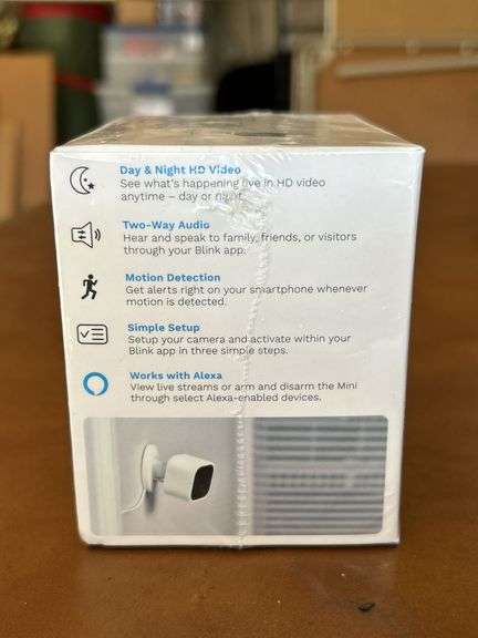 NIB Blink Outdoor Battery Powered Security Cameras with mini indoor plug-in HD smart security camera